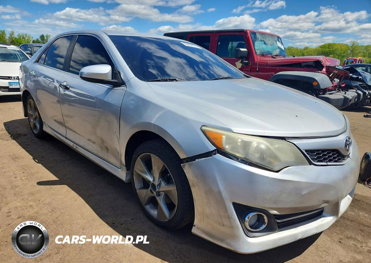 2014 Toyota Camry Se Sport VIN:4T1BF1FK3EU452770 - 4