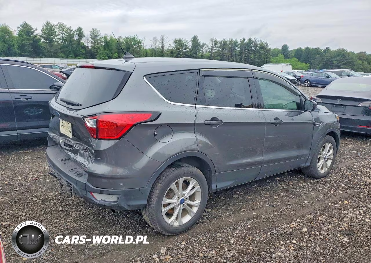 2019 Ford Escape Se VIN:1FMCU0GD3KUA94313 - 3