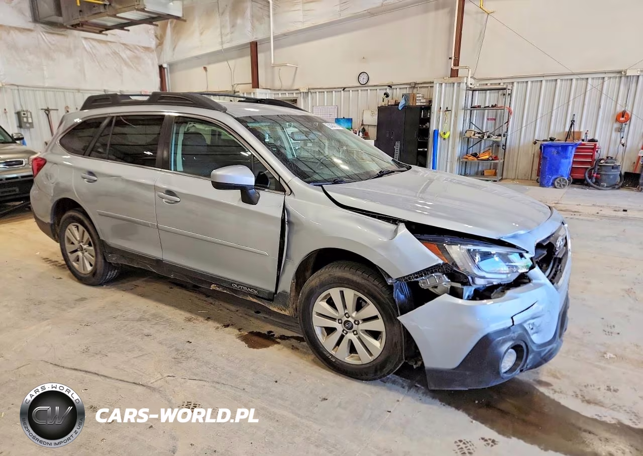 2019 Subaru Outback 2.5I Premium VIN:4S4BSAFC6K3267652 - 4