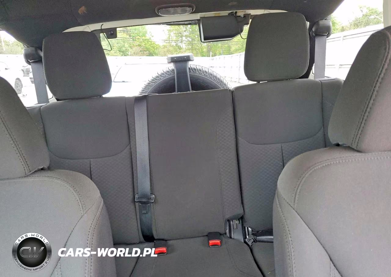2016 Jeep Wrangler Unlimited Sport VIN:1C4BJWDG8GL305075 - 10