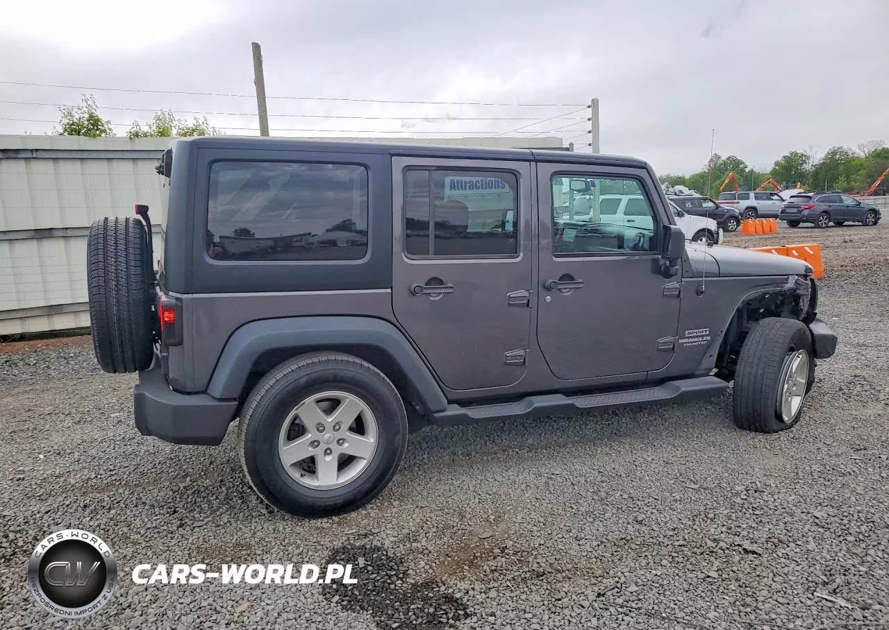 2016 Jeep Wrangler Unlimited Sport VIN:1C4BJWDG8GL305075 - 3