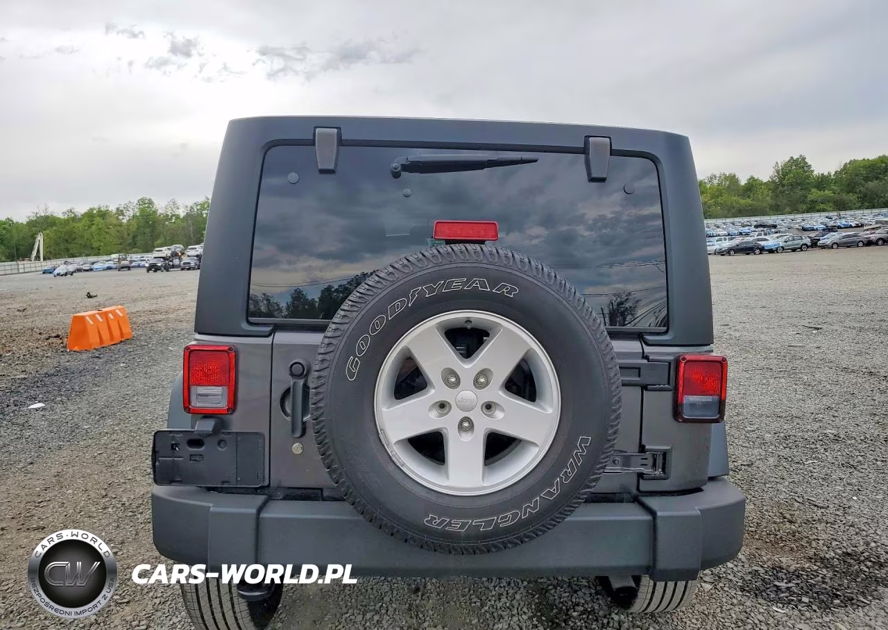 2016 Jeep Wrangler Unlimited Sport VIN:1C4BJWDG8GL305075 - 6