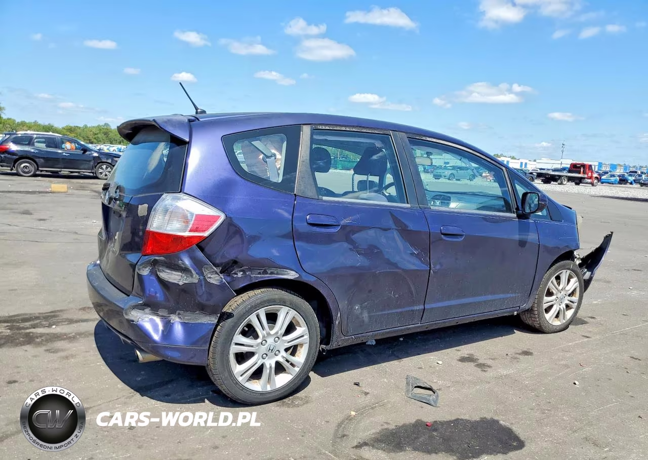 2010 Honda Fit Sport VIN:JHMGE8H42AC023560 - 3