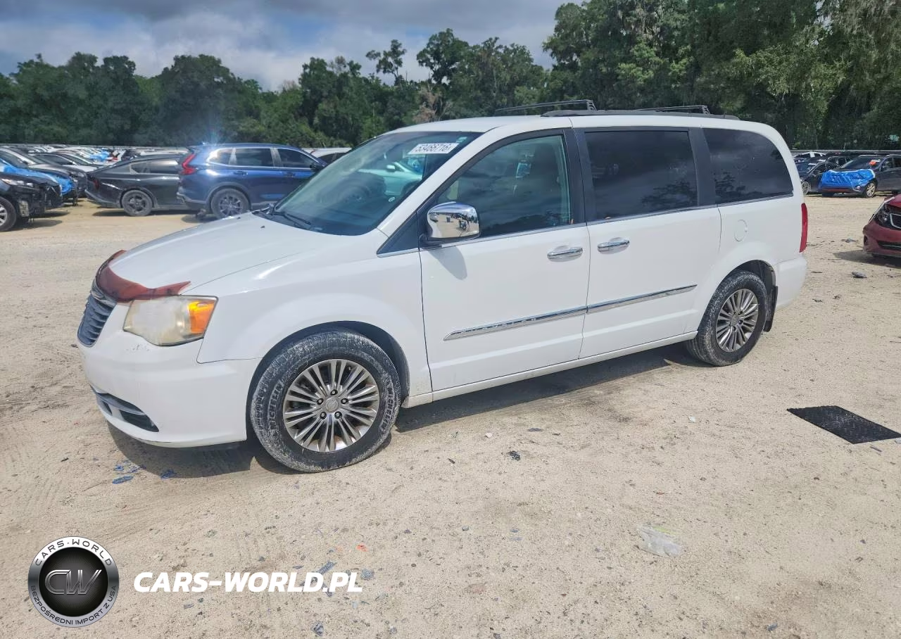 2013 Chrysler Town & Country Touring L – zdjęcie 1 z 13