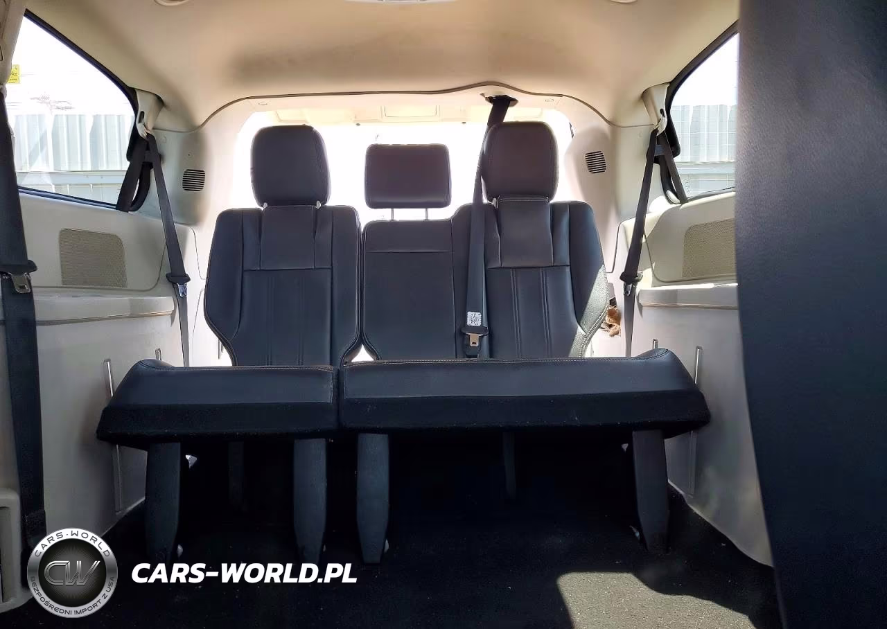 2013 Chrysler Town & Country Touring VIN:2C4RC1BG8DR630052 - 10