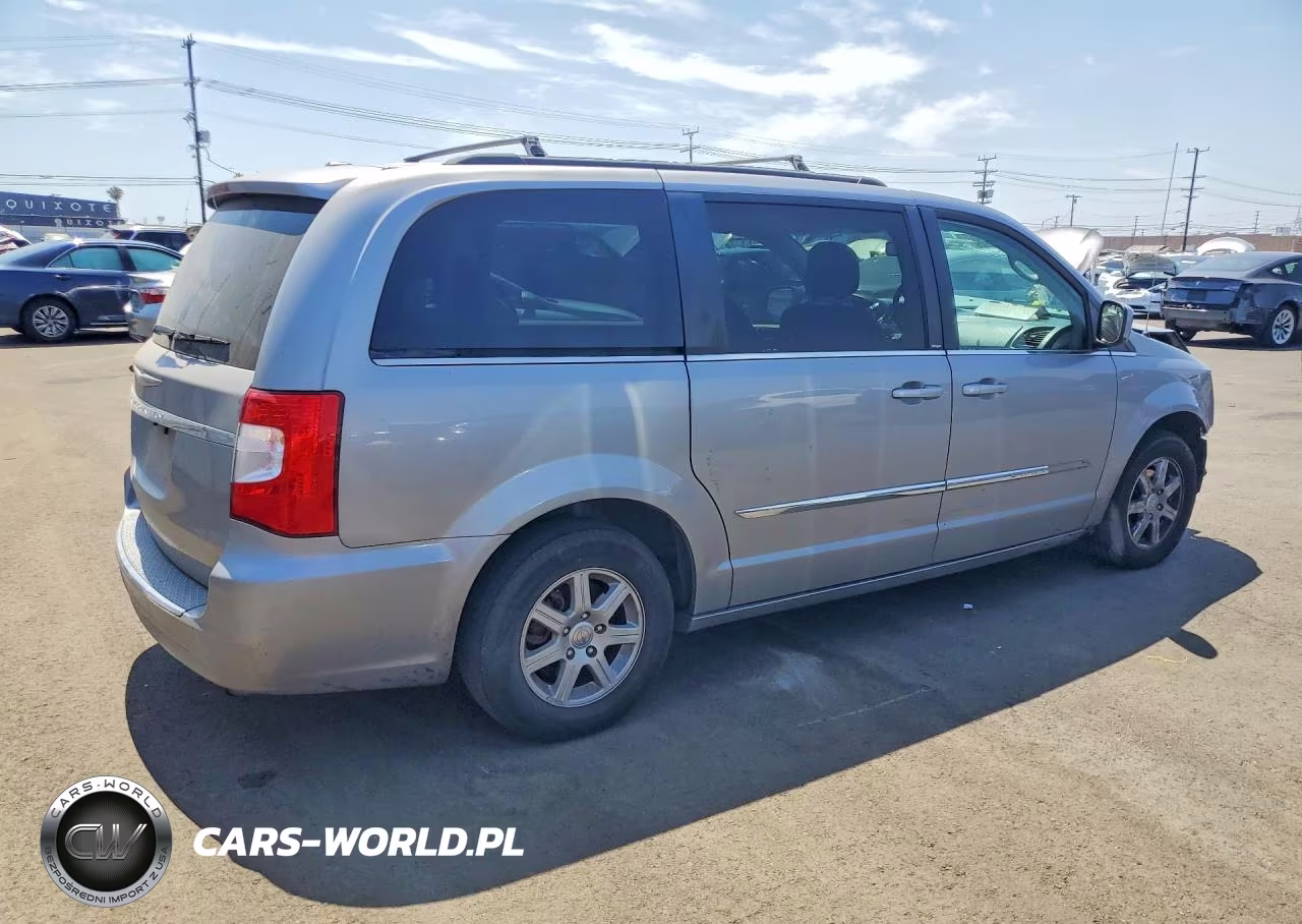 2013 Chrysler Town & Country Touring VIN:2C4RC1BG8DR630052 - 3