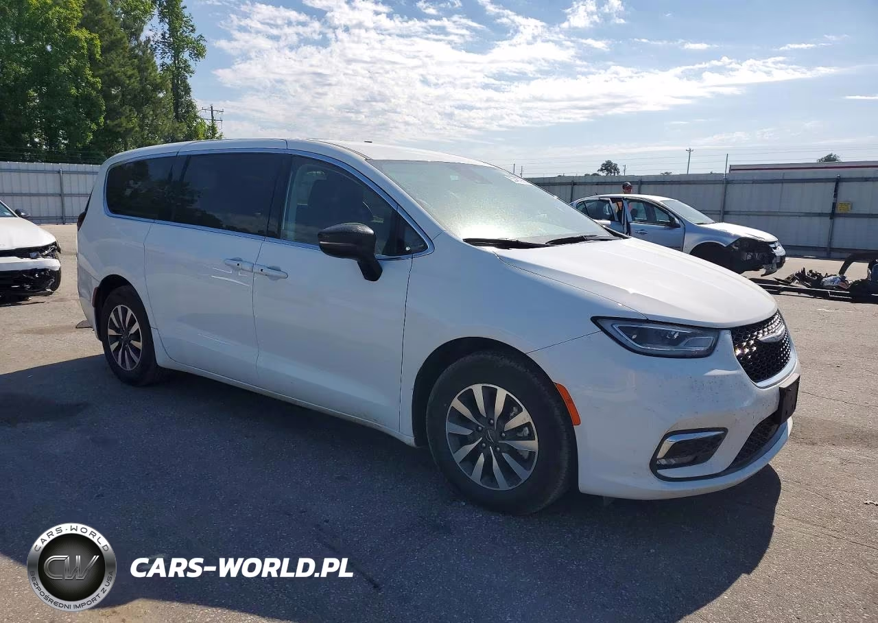2024 Chrysler Pacifica Hybrid Select VIN:2C4RC1S78RR130903 - 4