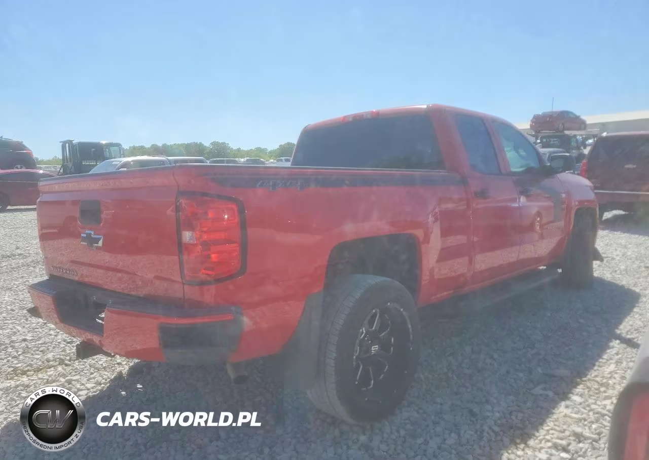 2018 Chevrolet Silverado K1500 Custom VIN:1GCVKPEC9JZ229205 - 3