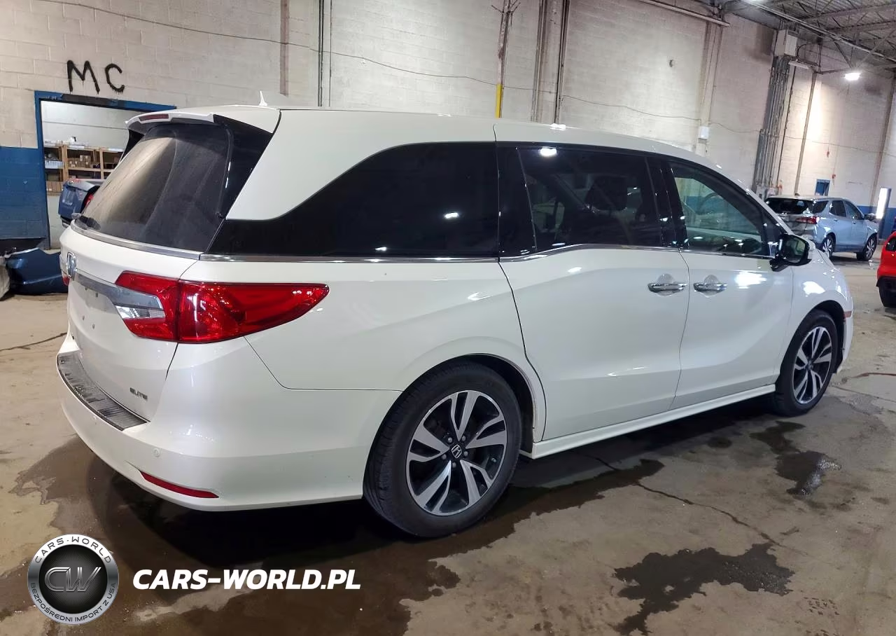 2018 Honda Odyssey Elite VIN:5FNRL6H94JB008710 - 3