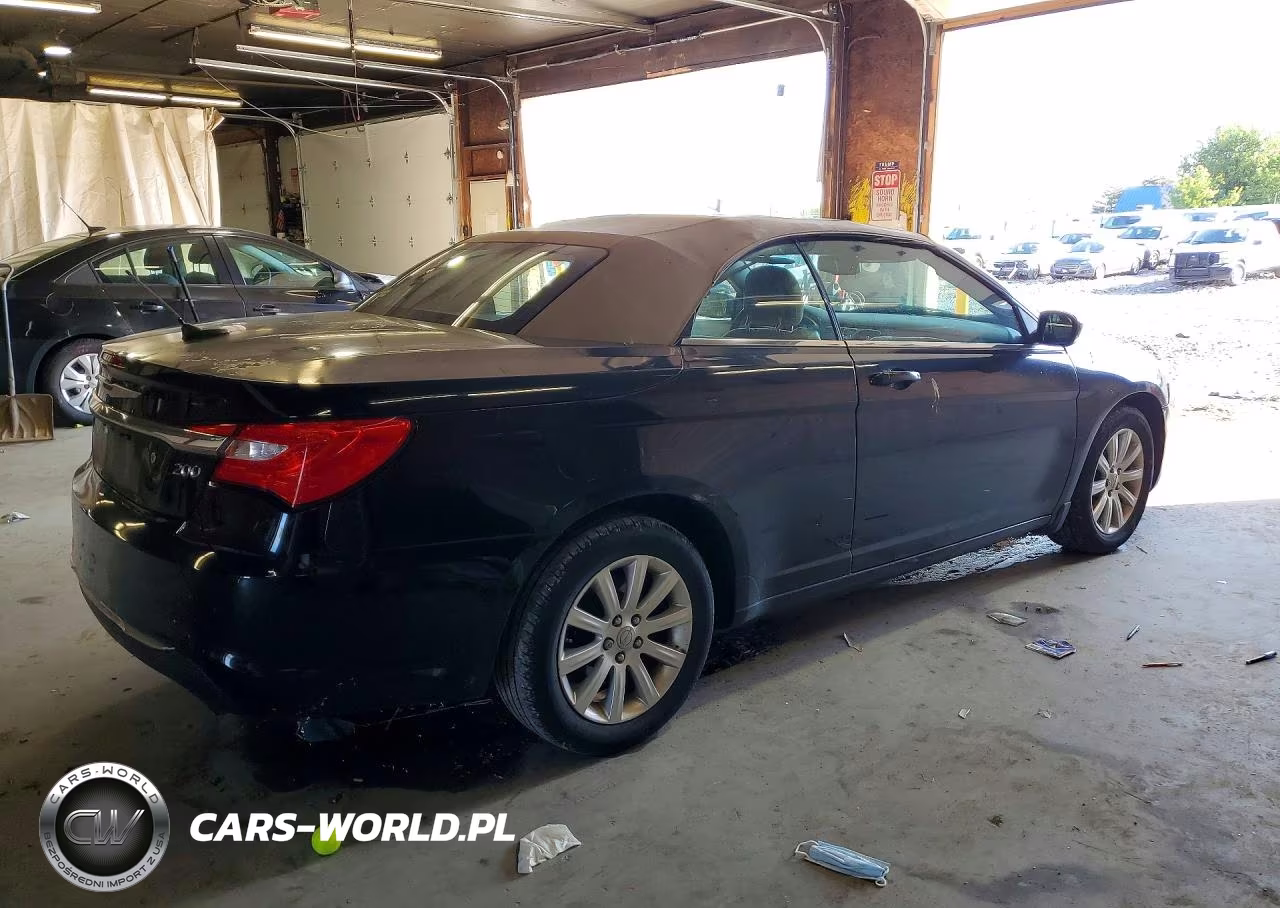 2011 Chrysler 200 Touring VIN:1C3BC2EG6BN568409 - 3