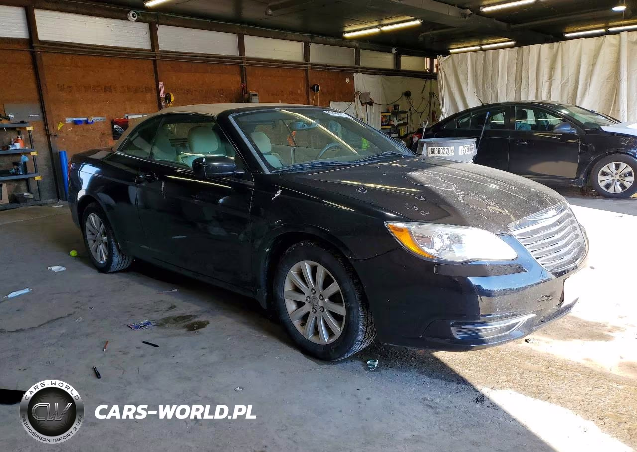 2011 Chrysler 200 Touring VIN:1C3BC2EG6BN568409 - 4