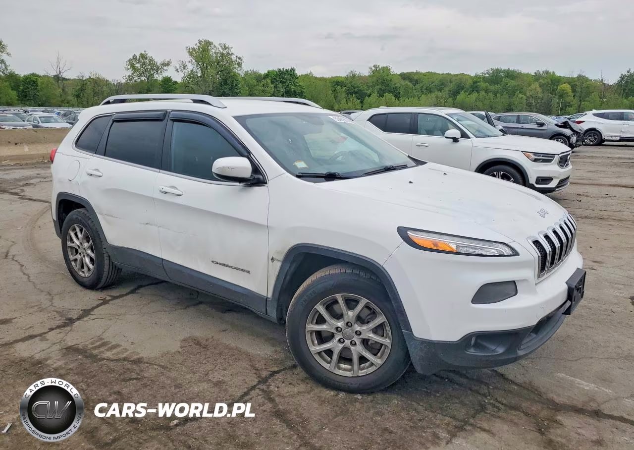 2015 Jeep Cherokee Latitude VIN:1C4PJMCB6FW752503 - 4