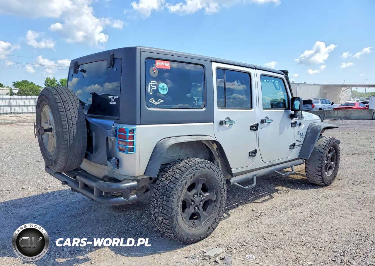 2011 Jeep Wrangler Unlimited Sport VIN:1J4BA3H17BL582713 - 3