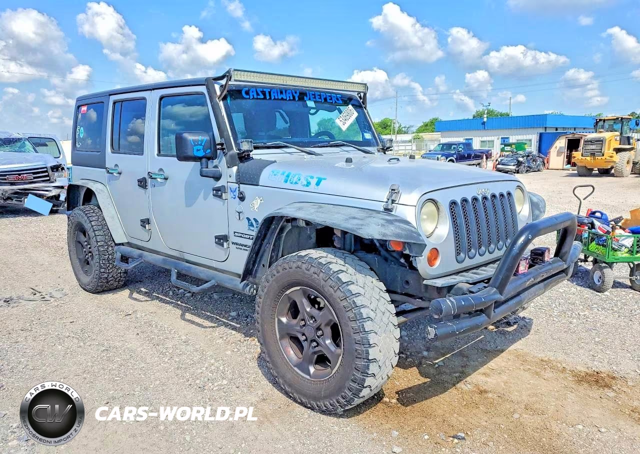 2011 Jeep Wrangler Unlimited Sport VIN:1J4BA3H17BL582713 - 4