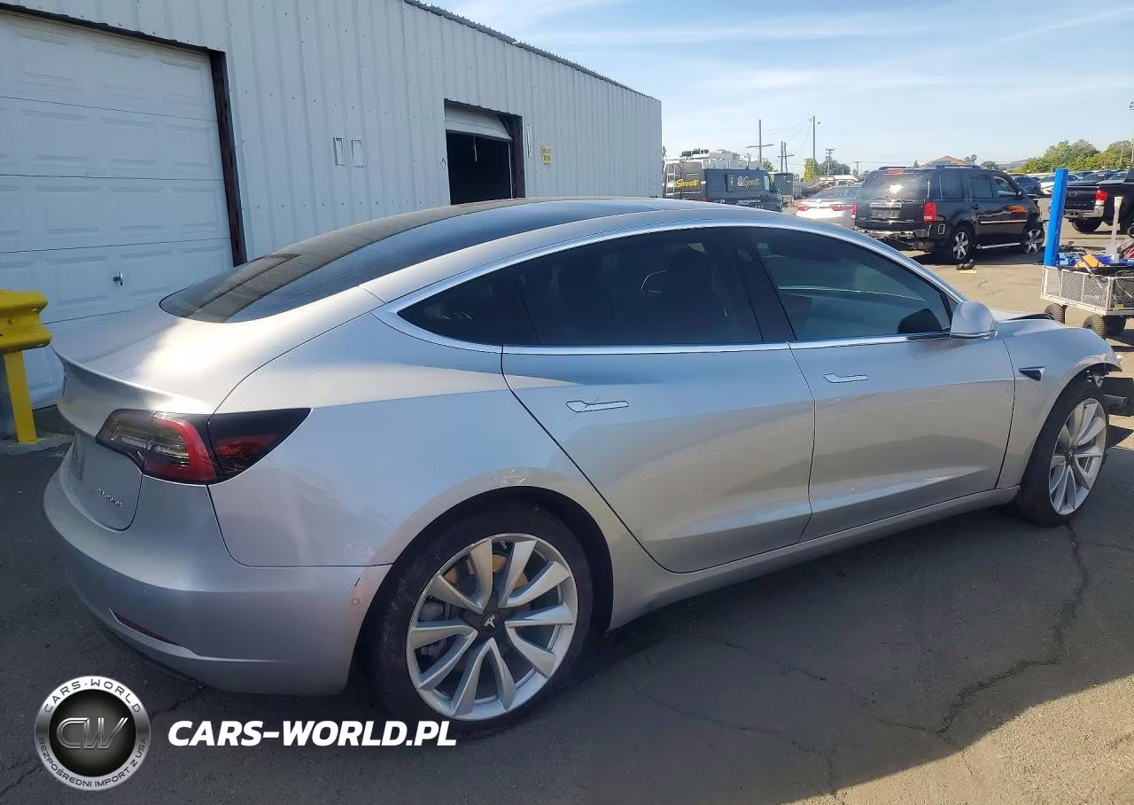 2018 Tesla Model 3 VIN:5YJ3E1EB1JF091300 - 3