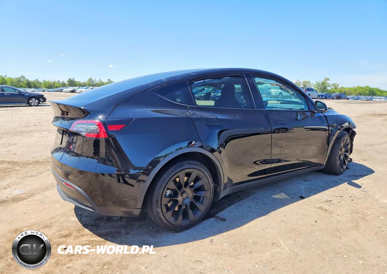 2021 Tesla Model Y VIN:5YJYGDED8MF126339 - 3