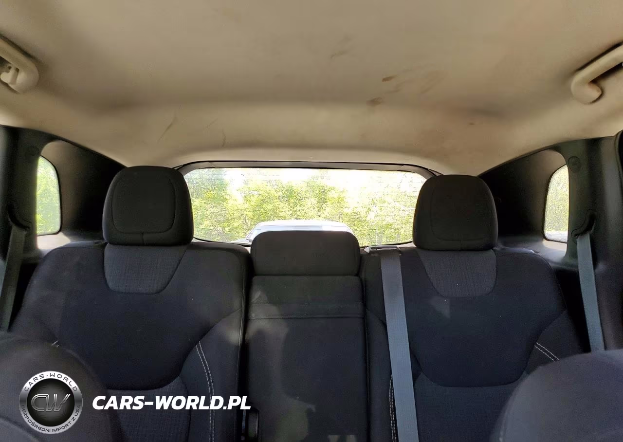 2015 Jeep Cherokee Latitude VIN:1C4PJMCB4FW647717 - 10