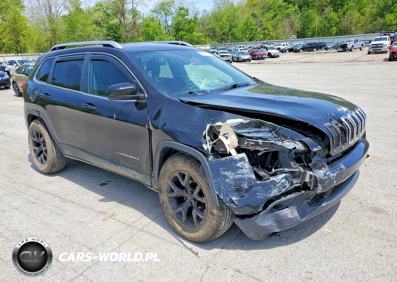 2015 Jeep Cherokee Latitude VIN:1C4PJMCB4FW647717 - 4