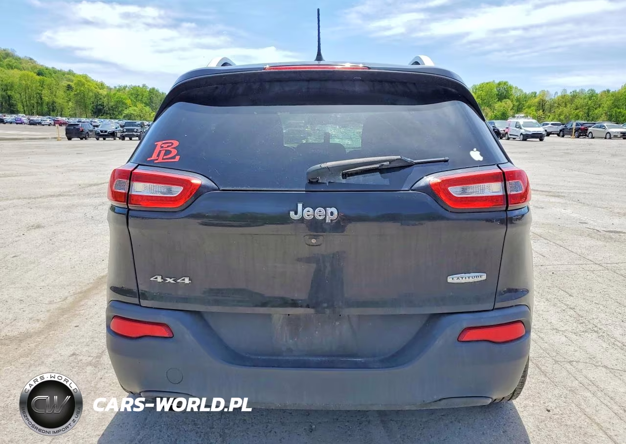 2015 Jeep Cherokee Latitude VIN:1C4PJMCB4FW647717 - 6