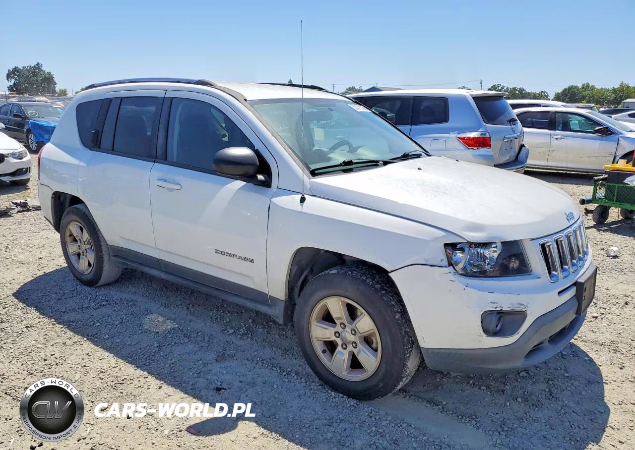 2015 Jeep Compass Sport VIN:1C4NJCBA2FD250514 - 4