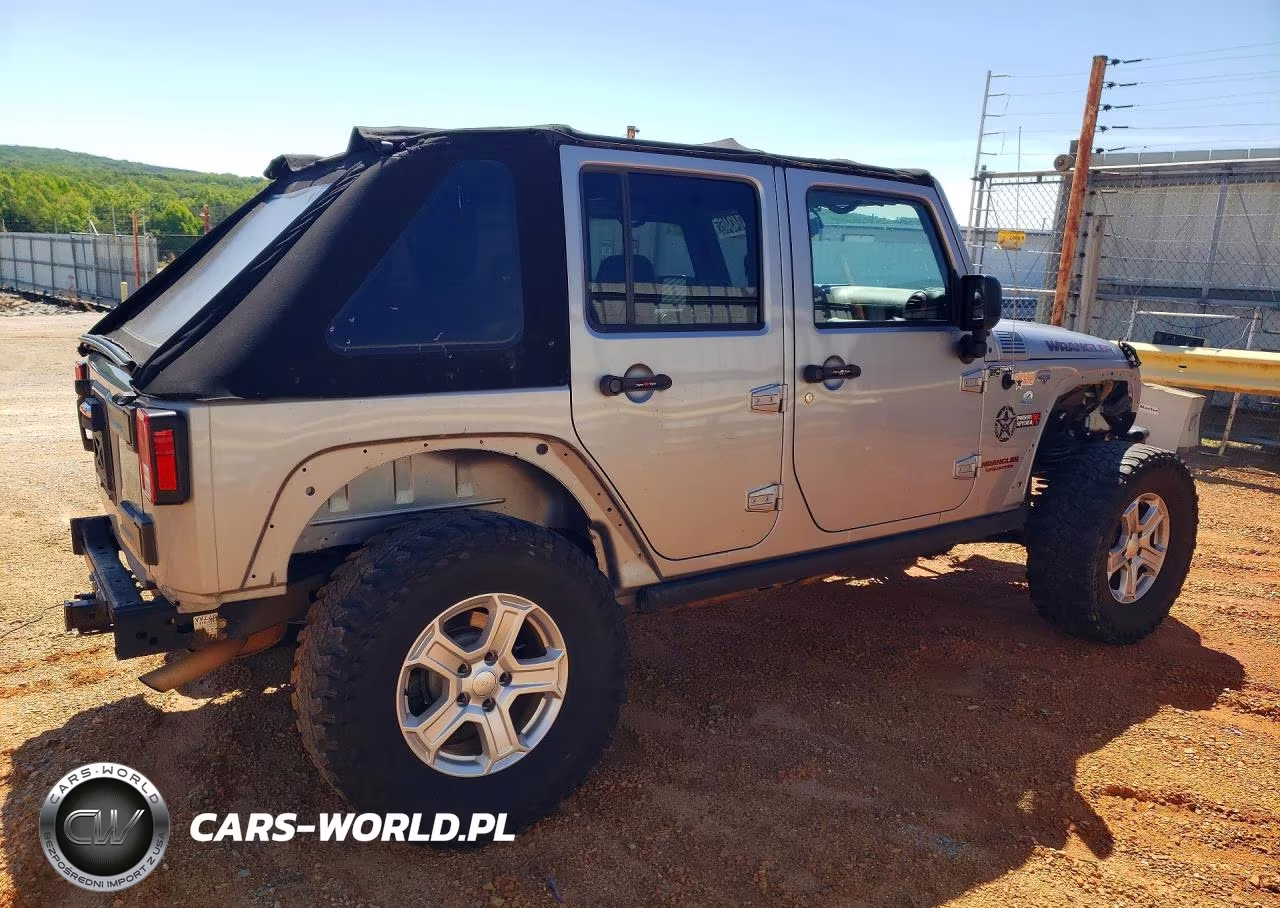 2015 Jeep Wrangler Unlimited Sahara VIN:1C4BJWEG5FL683836 - 3