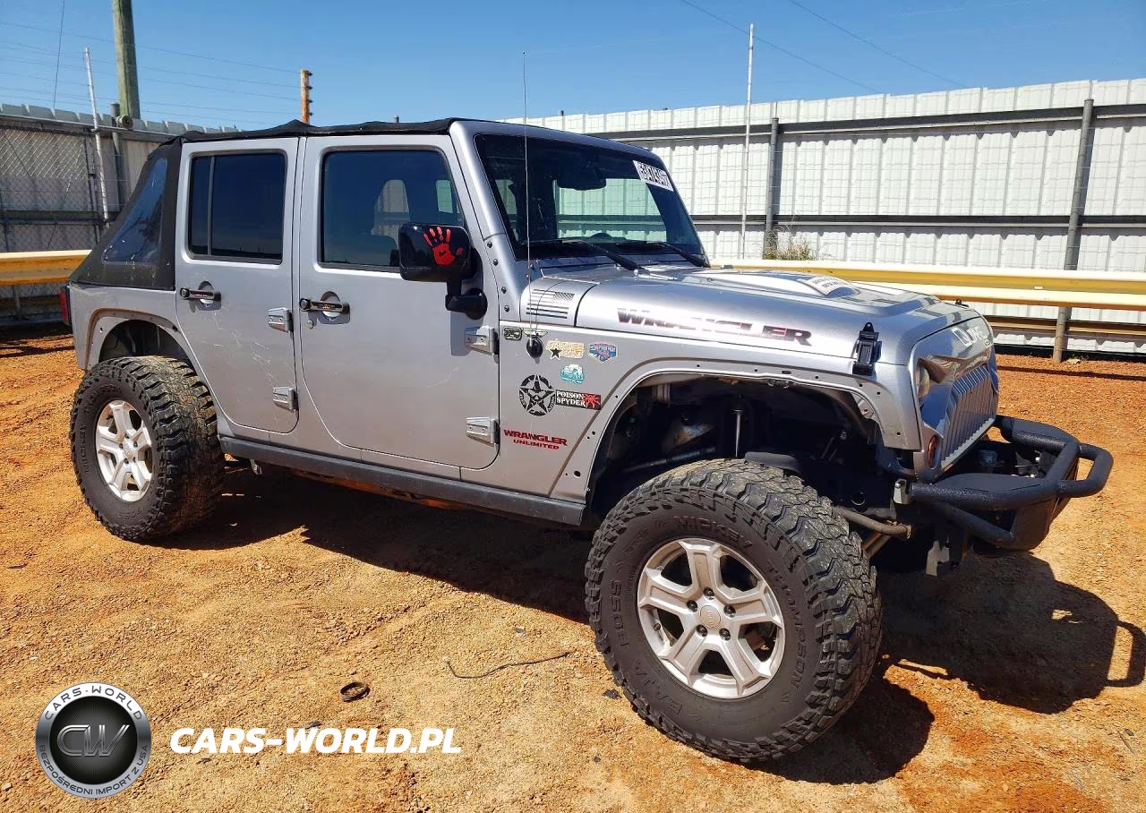 2015 Jeep Wrangler Unlimited Sahara VIN:1C4BJWEG5FL683836 - 4