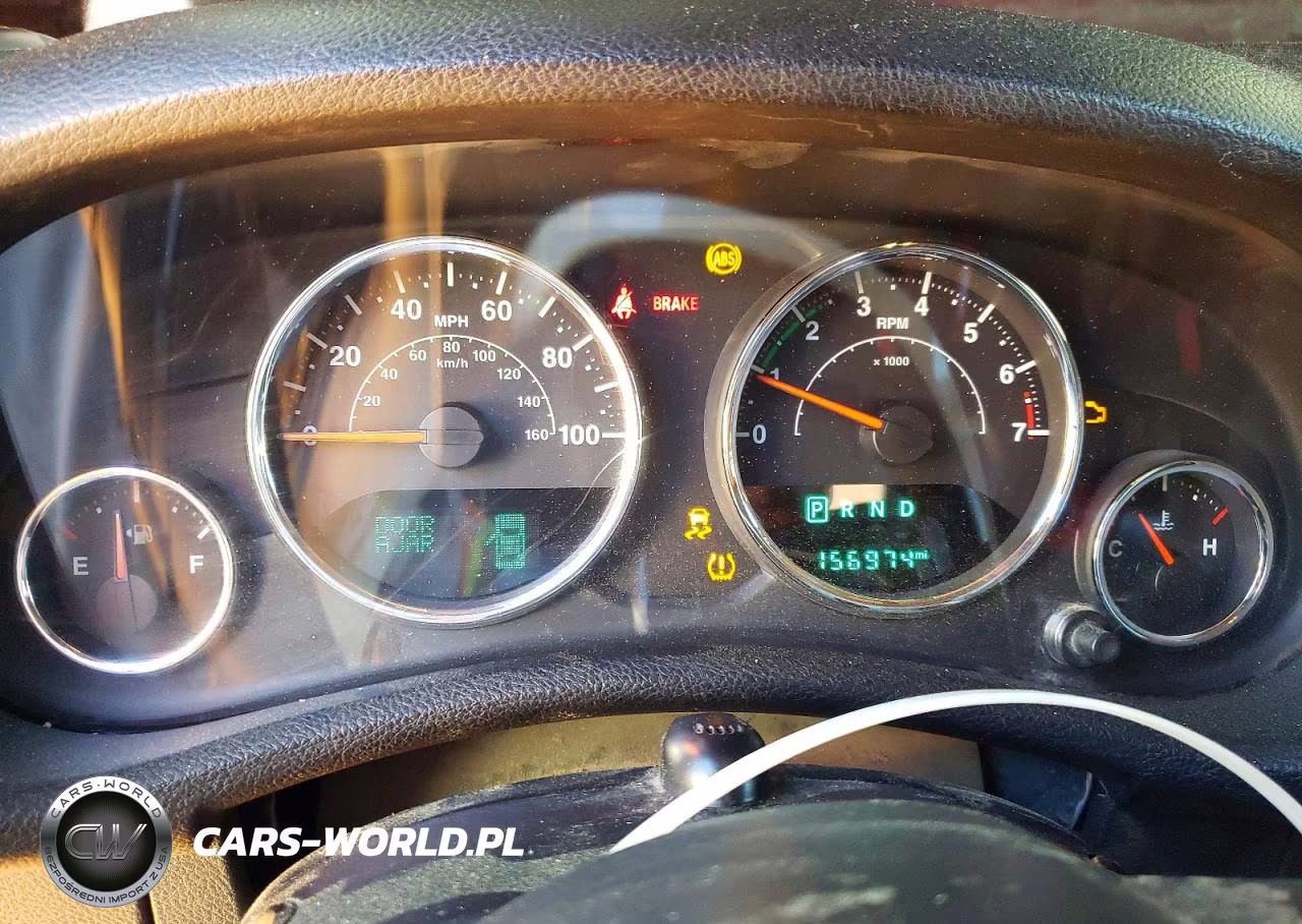 2015 Jeep Wrangler Unlimited Sahara VIN:1C4BJWEG5FL683836 - 9