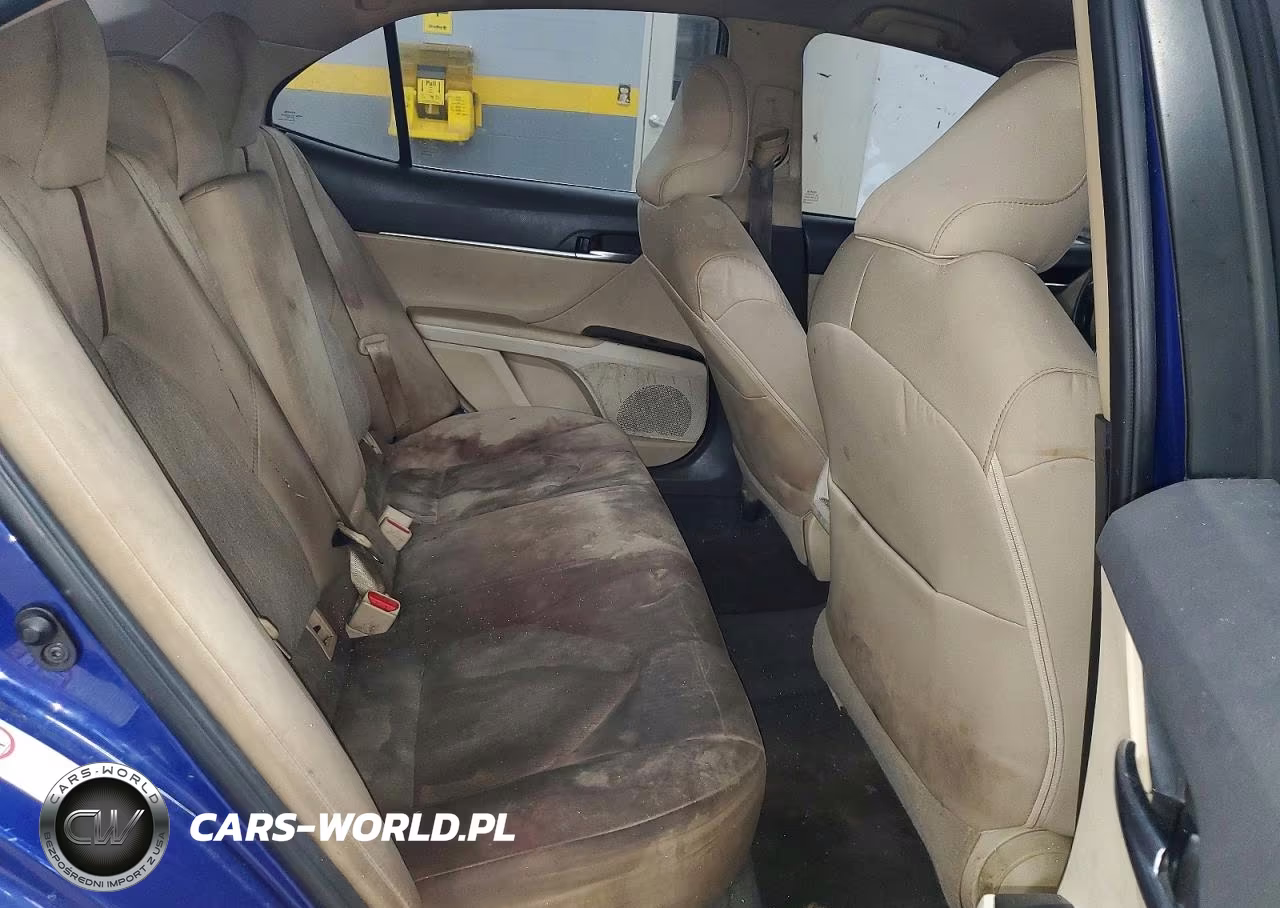 2018 Toyota Camry Le VIN:4T1B11HK9JU579383 - 10