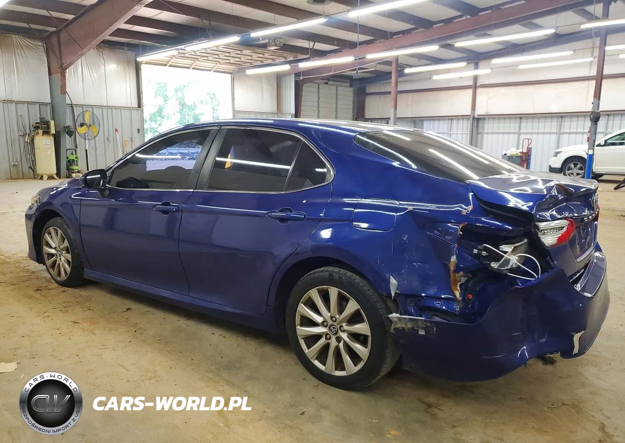2018 Toyota Camry Le VIN:4T1B11HK9JU579383 - 2