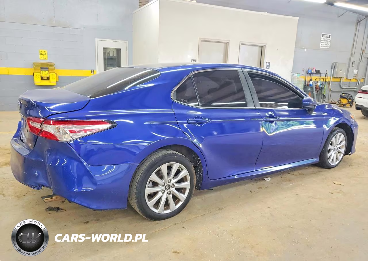 2018 Toyota Camry Le VIN:4T1B11HK9JU579383 - 3