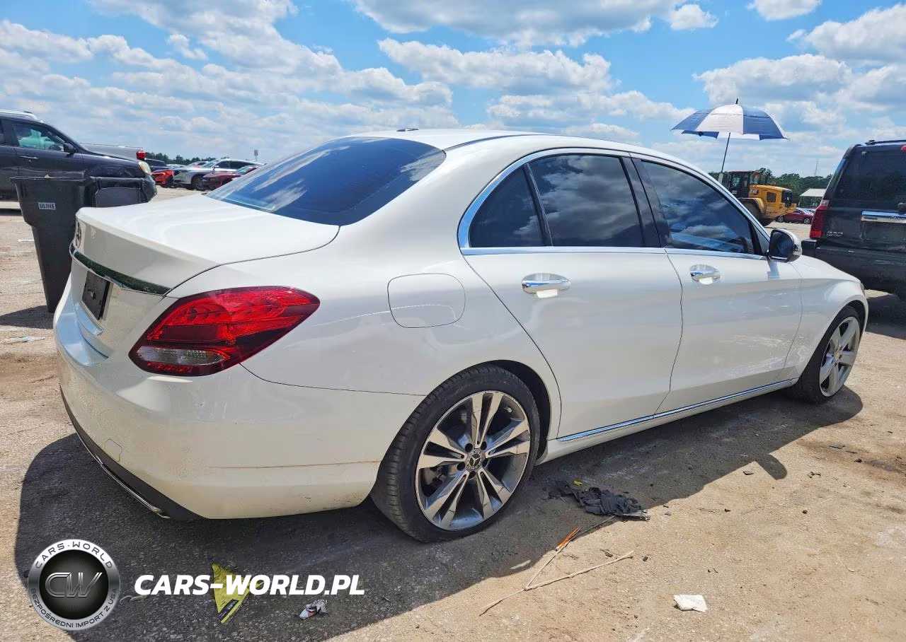 2018 Mercedes-Benz C 300 VIN:55SWF4JB6JU273848 - 3