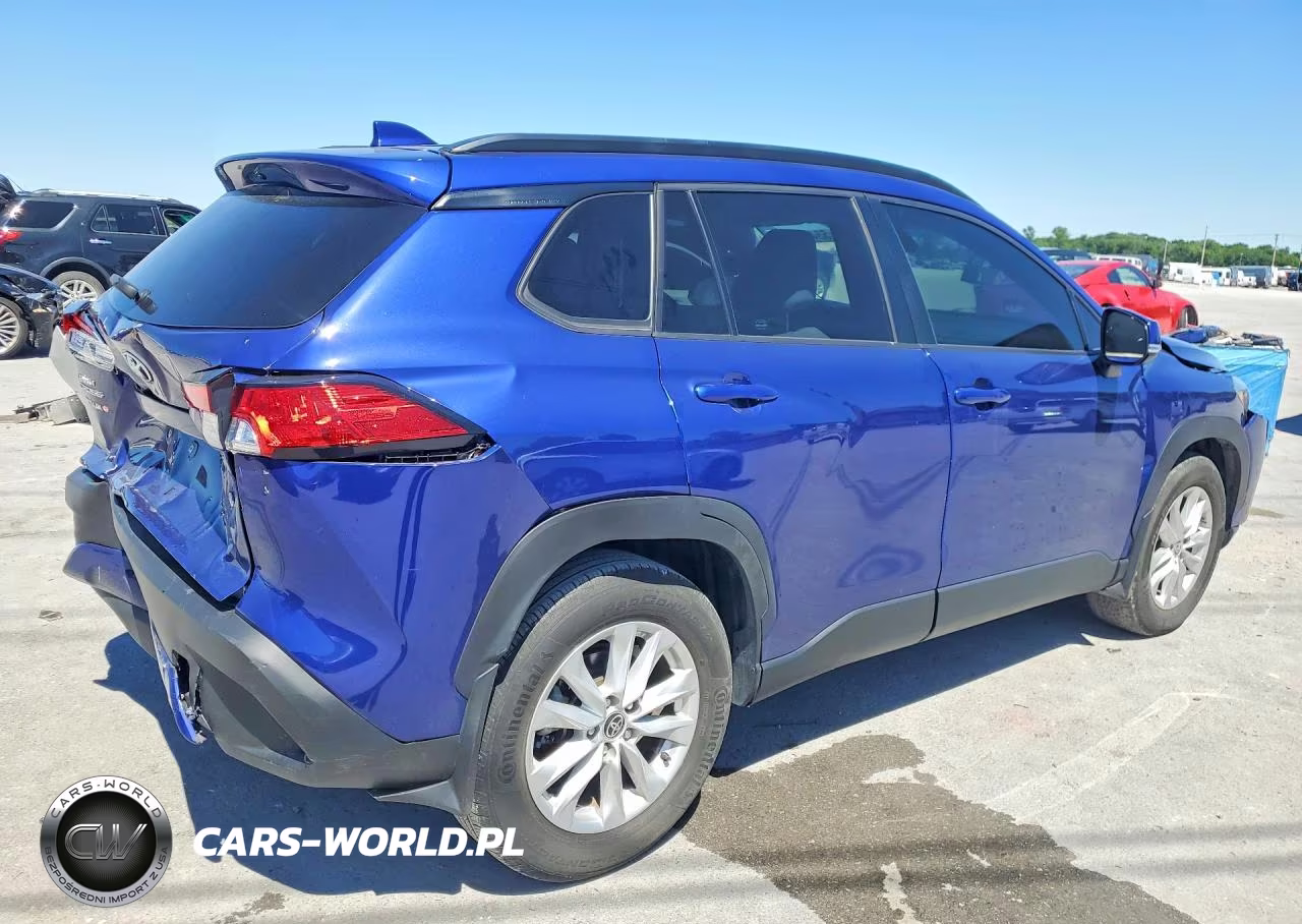 2022 Toyota Corolla Cross Le VIN:7MUBAABG3NV037625 - 3