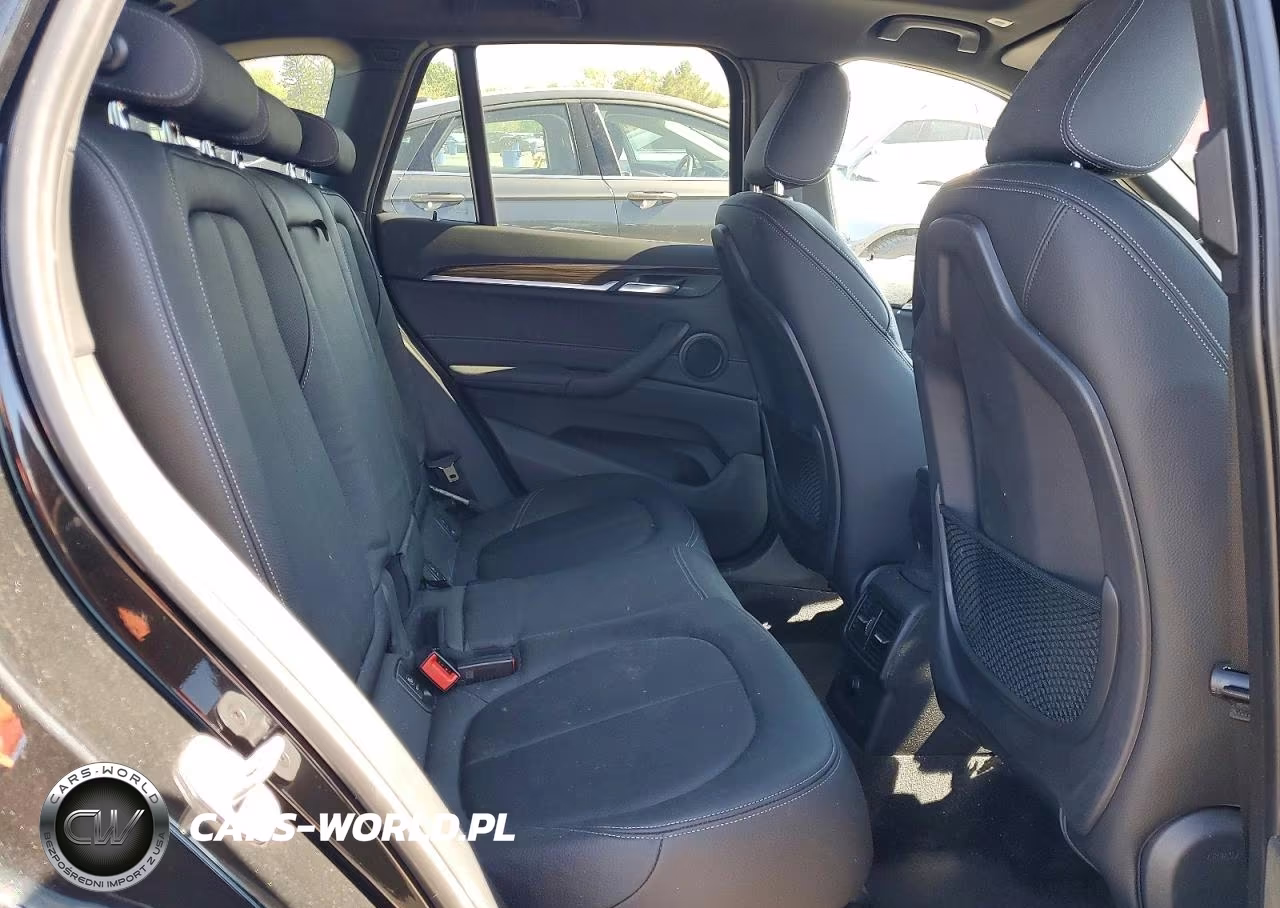 2018 BMW X1 xDrive28I VIN:WBXHT3C35J5K28505 - 11