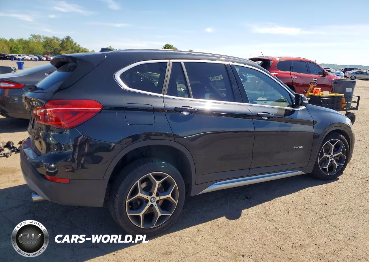 2018 BMW X1 xDrive28I VIN:WBXHT3C35J5K28505 - 3