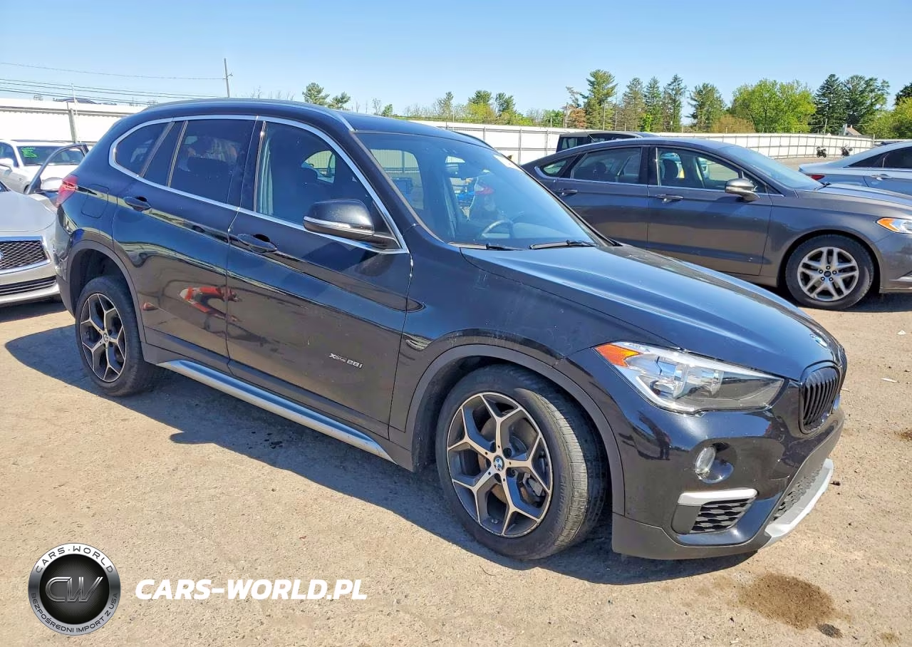 2018 BMW X1 xDrive28I VIN:WBXHT3C35J5K28505 - 4