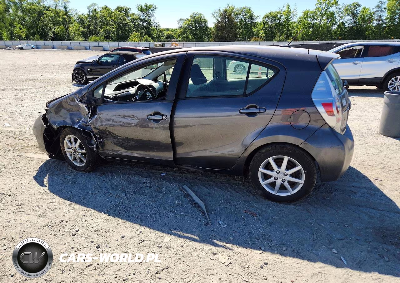 2012 Toyota Prius C Three VIN:JTDKDTB33C1511562 - 2