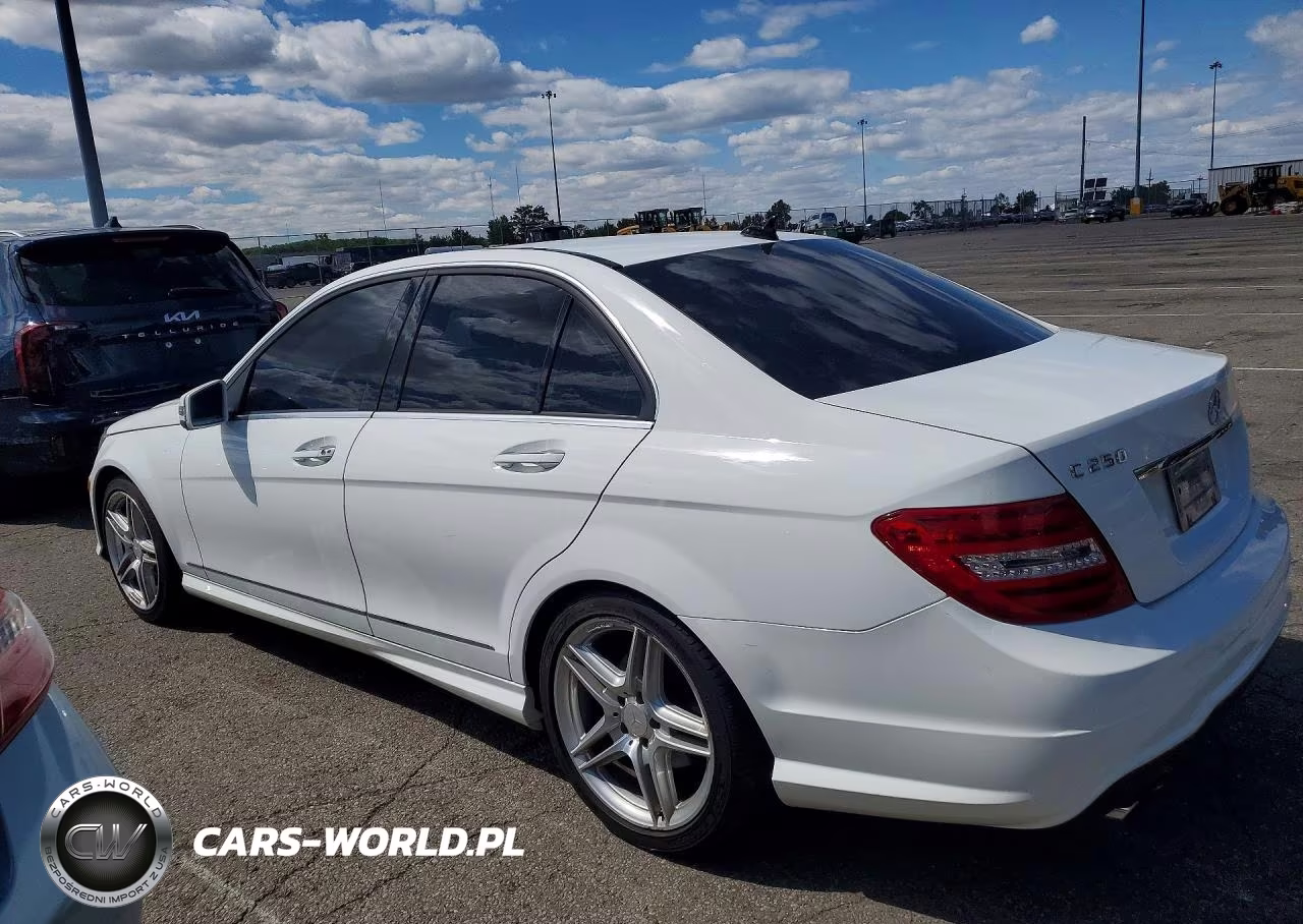 2014 Mercedes-Benz C VIN:WDDGF4HB9ER317603 - 2