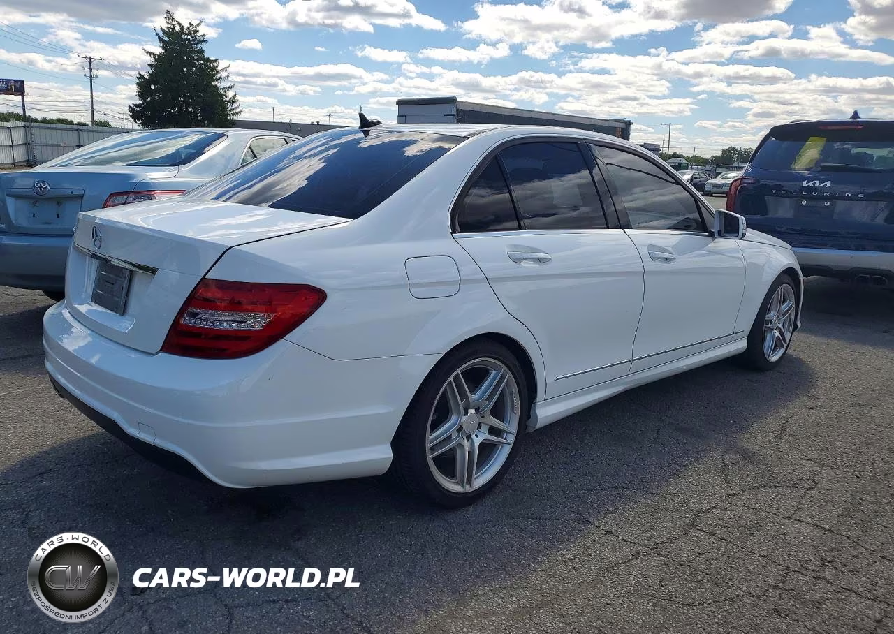 2014 Mercedes-Benz C VIN:WDDGF4HB9ER317603 - 3