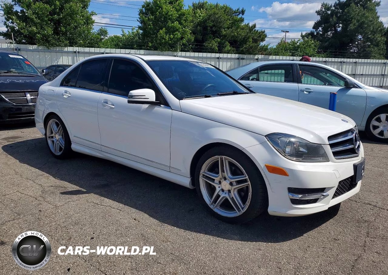 2014 Mercedes-Benz C VIN:WDDGF4HB9ER317603 - 4