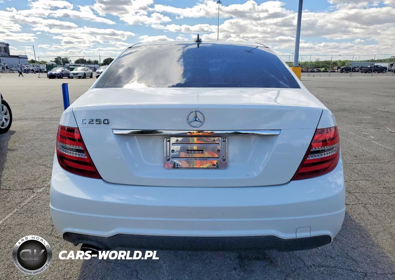 2014 Mercedes-Benz C VIN:WDDGF4HB9ER317603 - 6