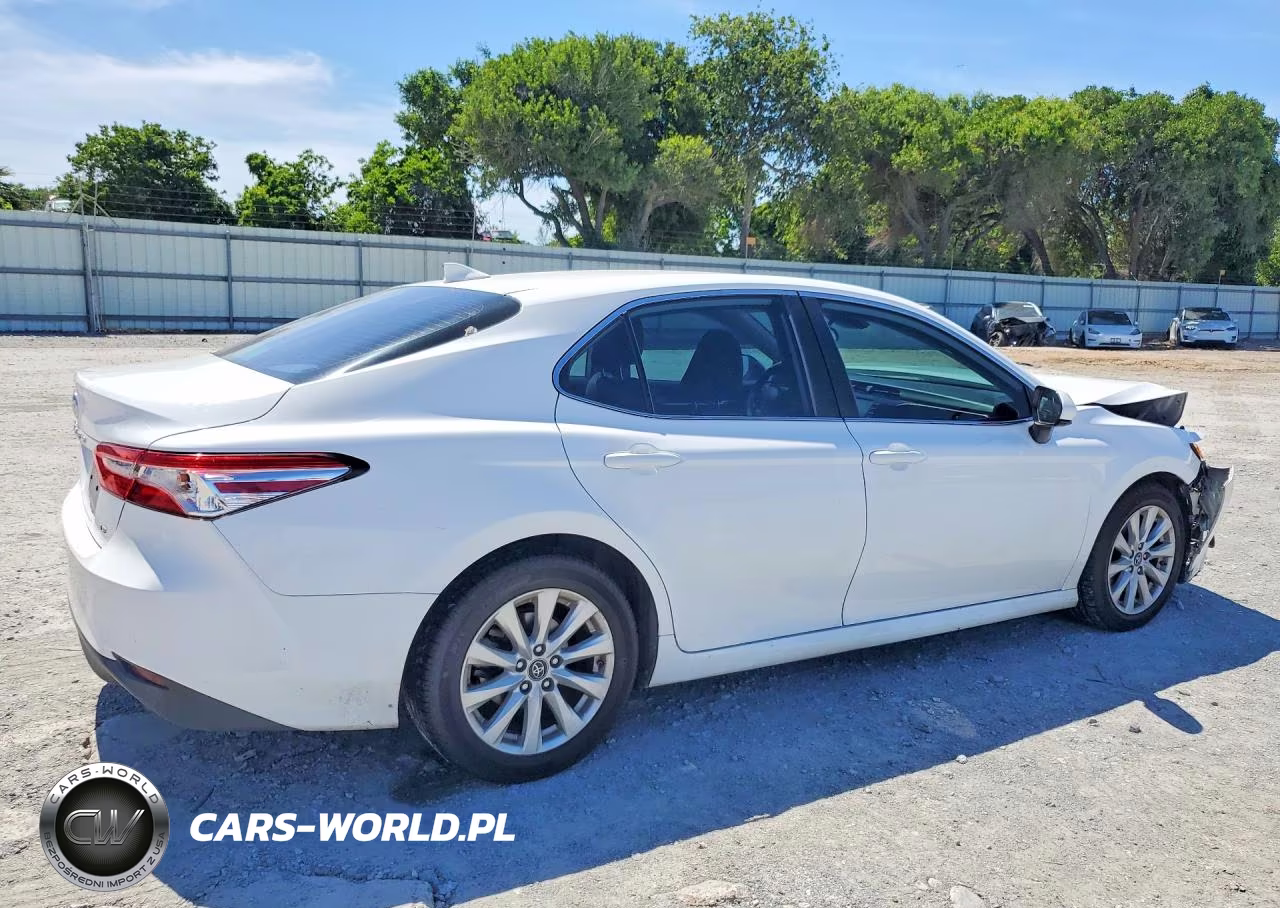 2019 Toyota Camry Le VIN:4T1B11HKXKU780131 - 3