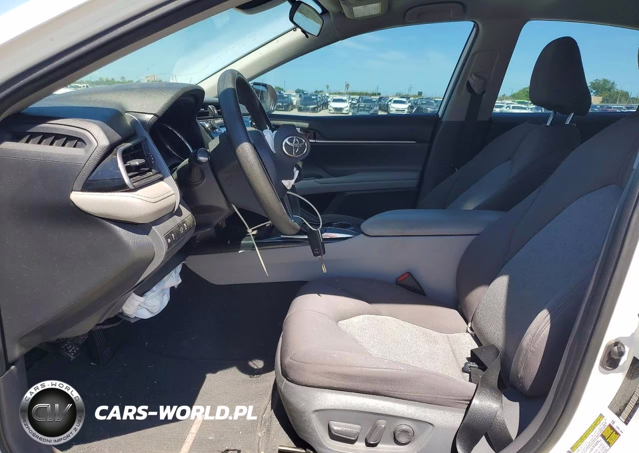 2019 Toyota Camry Le VIN:4T1B11HKXKU780131 - 7