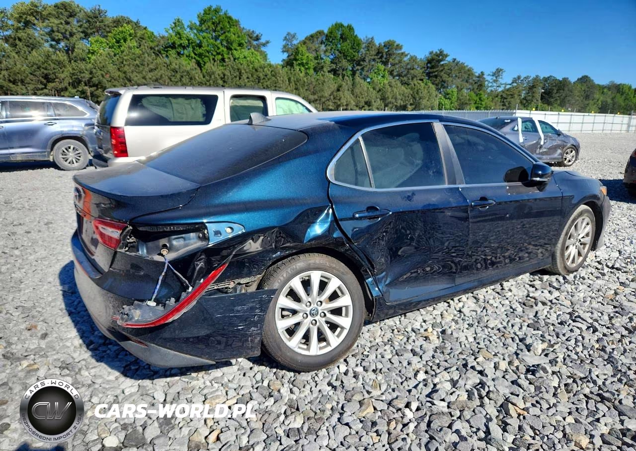 2018 Toyota Camry Le VIN:4T1B11HK4JU598391 - 3