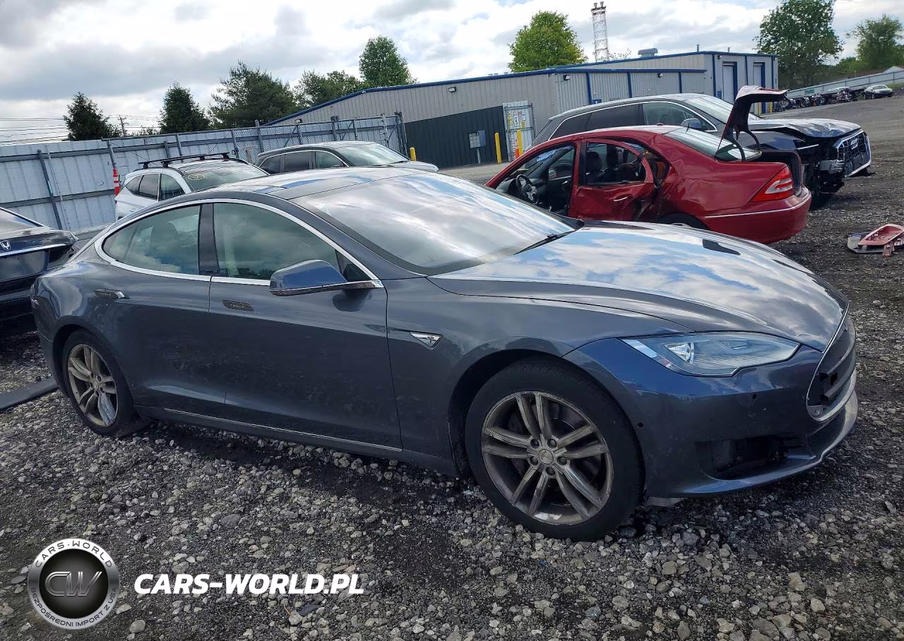 2014 Tesla Model S VIN:5YJSA1H10EFP62522 - 4
