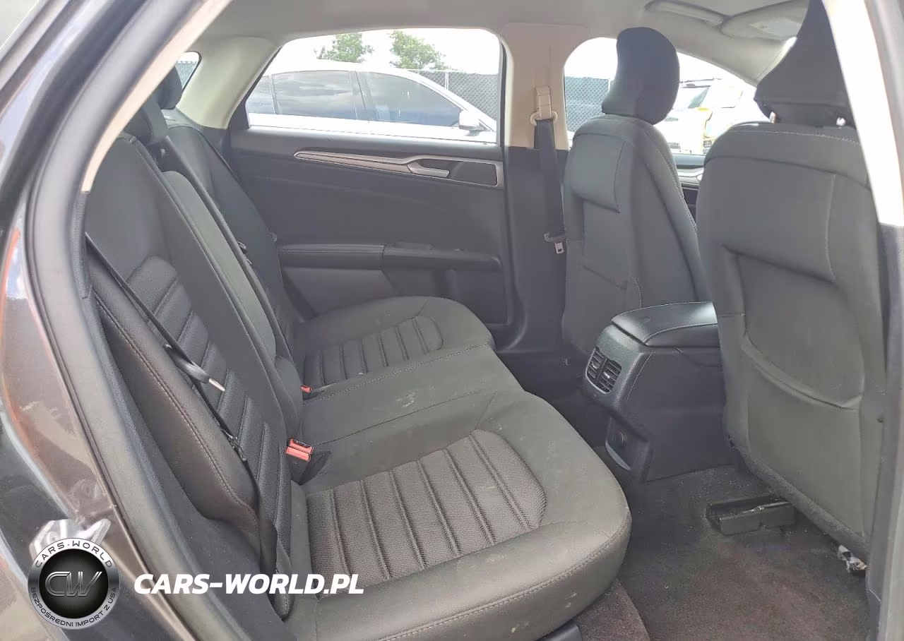 2019 Ford Fusion Se VIN:3FA6P0H74KR122375 - 10