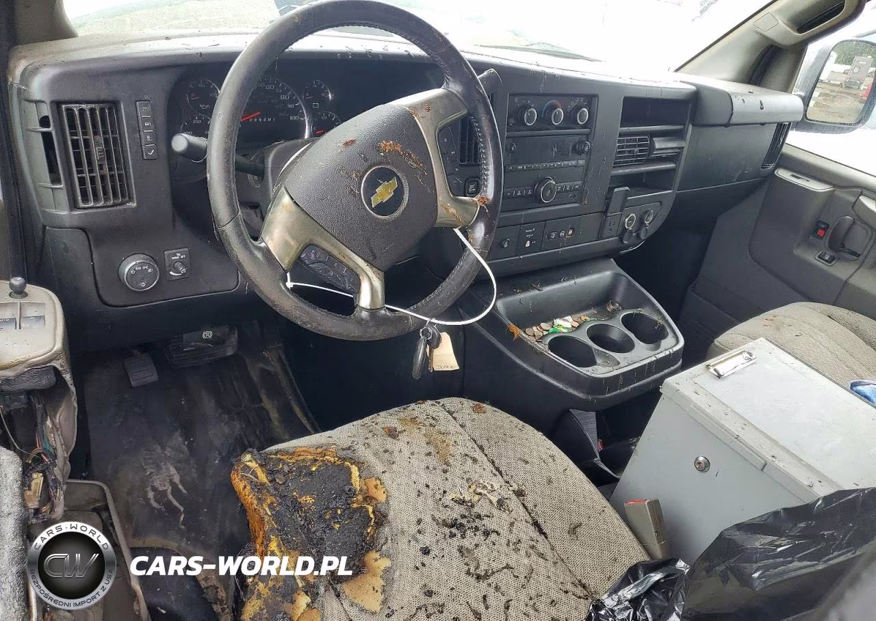 2018 Chevrolet Express G3500 VIN:1GCZGGF17J1178656 - 8