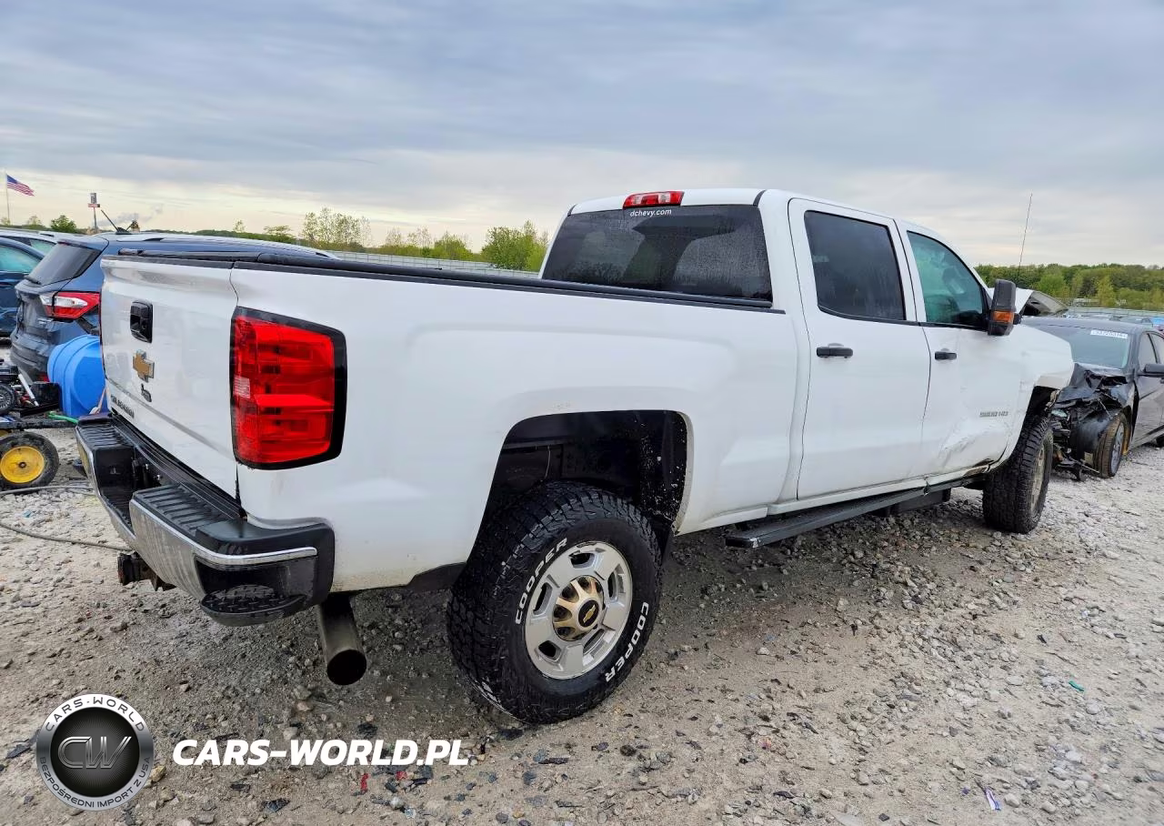 2015 Chevrolet Silverado K2500 Heavy Duty VIN:1GC1KUE81FF562645 - 3