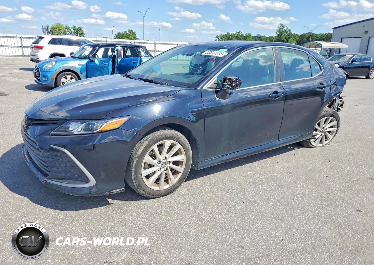 2022 Toyota Camry Le – zdjęcie 1 z 12