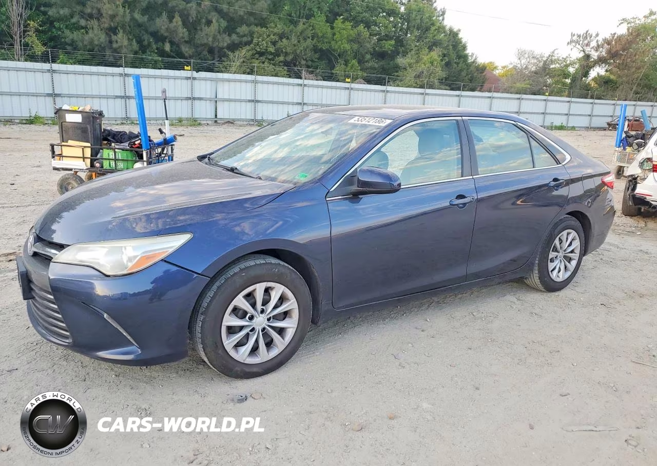 2016 Toyota Camry Le – zdjęcie 1 z 13