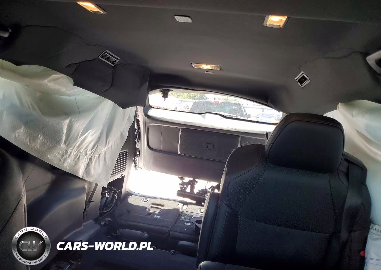 2025 Toyota Sienna Platinum 7-Passenger VIN:5TDESKFC7SS160678 - 10